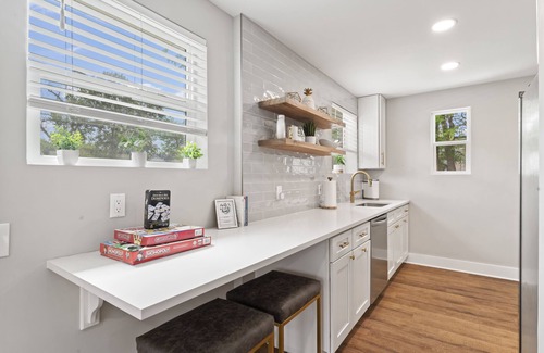 Murray Hill House | This house is a 3 bedroom(s), 2 bathrooms, located in Jacksonville, FL.