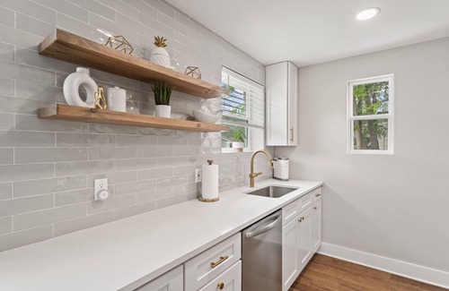 Murray Hill House | This house is a 3 bedroom(s), 2 bathrooms, located in Jacksonville, FL.