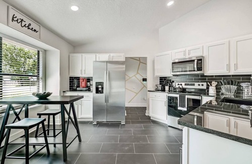 Westside House | This house is a 3 bedroom(s), 2 bathrooms, located in Jacksonville, FL.