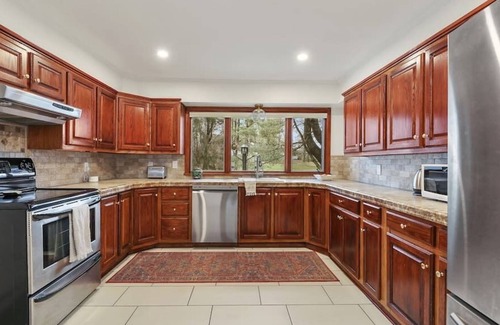 Pittsfield House | This house is a 3 bedroom(s), 1 bathrooms, located in Lanesborough, MA.