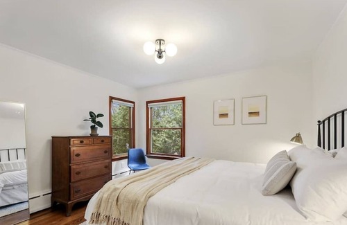 Pittsfield House | This house is a 3 bedroom(s), 1 bathrooms, located in Lanesborough, MA.