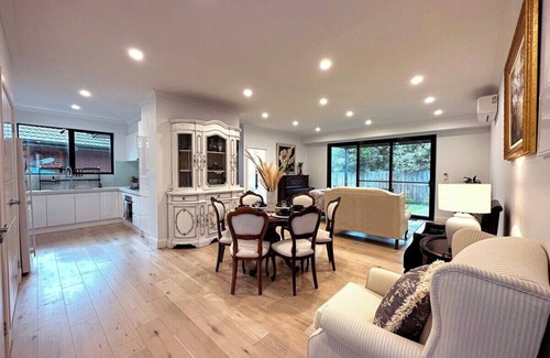 Mount Waverley House | This house is a 4 bedroom(s), 3.5 bathrooms, located in Glen Waverley, VIC.