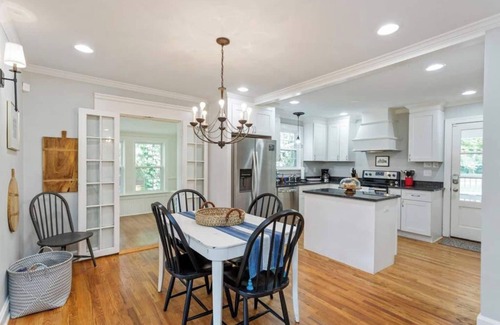 Bluefields House | This house is a 4 bedroom(s), 3 bathrooms, located in Nashville, TN.
