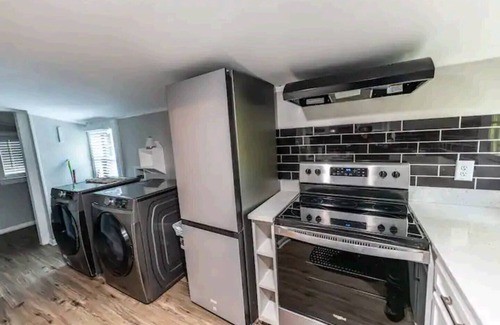 Lake Claire House | This house is a 4 bedroom(s), 2 bathrooms, located in Atlanta, GA.