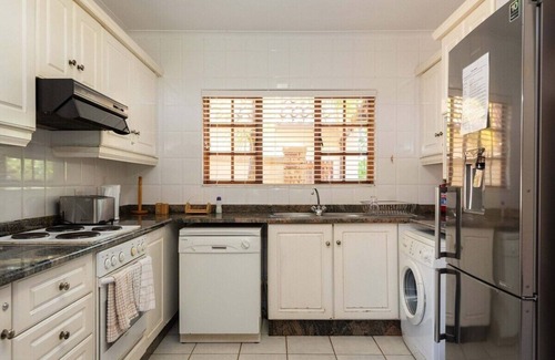 Ballito House | This house is a 4 bedroom(s), 2.5 bathrooms, located in Dolphin Coast, KwaZulu-Natal.