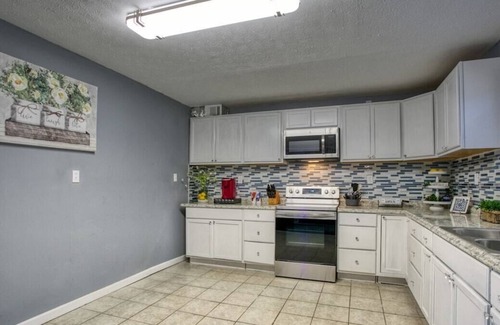 Barnesville House | This house is a 5 bedroom(s), 2.5 bathrooms, located in Barnesville, GA.