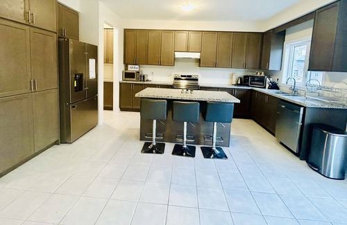 Stayner House | This house is a 5 bedroom(s), 4 bathrooms, located in Stayner, Ontario.