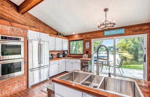 Paw Paw Lake House | This house is a 5 bedroom(s), 3 bathrooms, located in Coloma, MI.