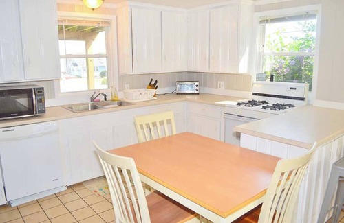 Eastward Look House | This house is a 6 bedroom(s), 2 bathrooms, located in Narragansett, RI.