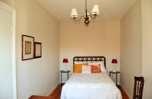 Alquerubim Other | This house is family-friendly. Near there are grocery store, bakery, pharmacy.