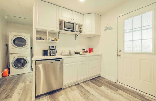 Port Bolivar House | This house is a 1 bedroom(s), 1 bathrooms, located in Bolivar Peninsula, TX.