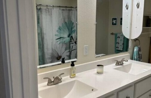 Rockport House | This house will comfortably sleep 8. Minutes away to Public boat ramp and beach.