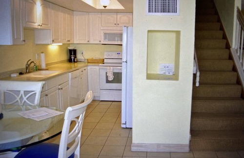 Sanibel Condo | This Hurricane House condo is no longer available for 2021.