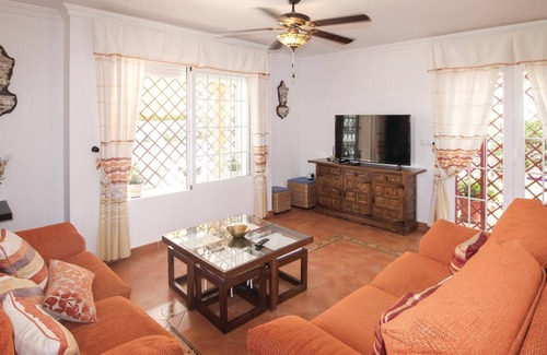 Calabardina House | This impressive vacation chalet with capacity for 10 people and private pool was built in Andalusian
