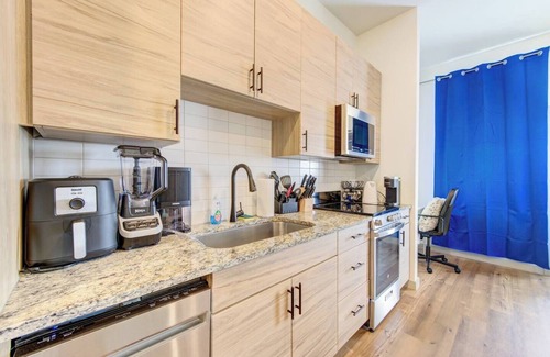 Washington Ave./ Memorial Park Apartment | This inviting living space is the perfect spot to relax and unwind