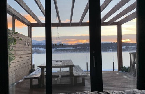 East Kootenay Cottage | This is 5 Star. Lake Koocanusa Style! -Waterfront,
