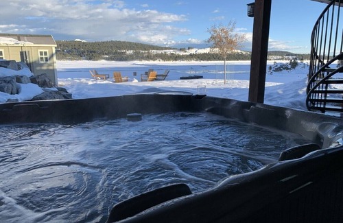 East Kootenay Cottage | This is 5 Star. Lake Koocanusa Style! -Waterfront,