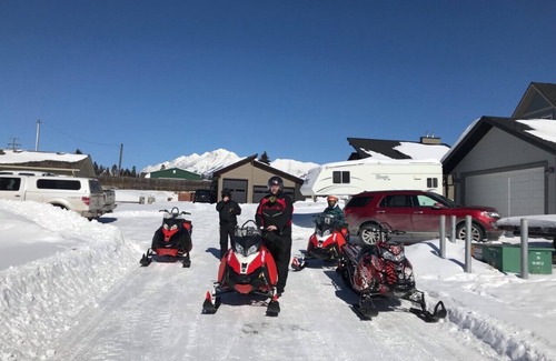 East Kootenay Cottage | This is 5 Star. Lake Koocanusa Style! -Waterfront,
