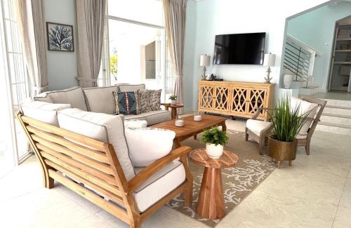Silver Sands Villa | This is a beachfront 3 bedroom, 3 bathroom villa, family-friendly activities