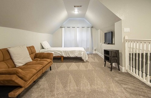 Capital View House | This is a gorgeous loft that is located in the HEART of Little Rock