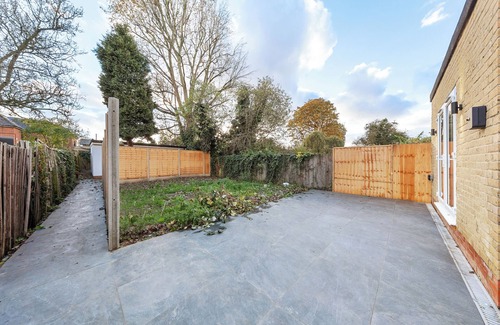 Marylebone Apartment | This is a large 4 bed, 2.5 bath garden apartment in a buzzing neighborhood!