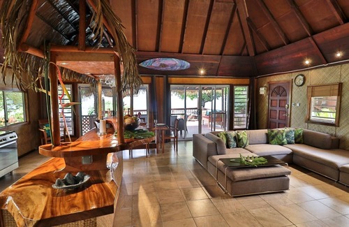 Fare House | This is the DREAM HOUSE! Breathtaking luxury beach front house. Get sandy!