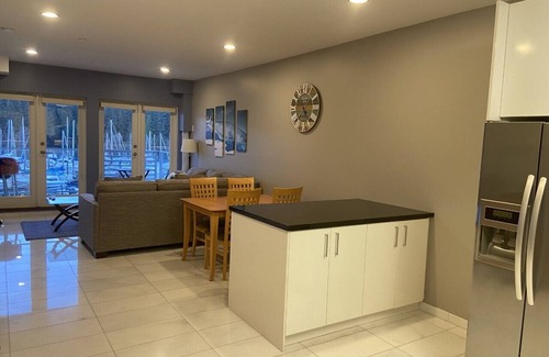 Regional District of Nanaimo Condo | This is the life! 2 bedroom oceanfront condo close to everything.