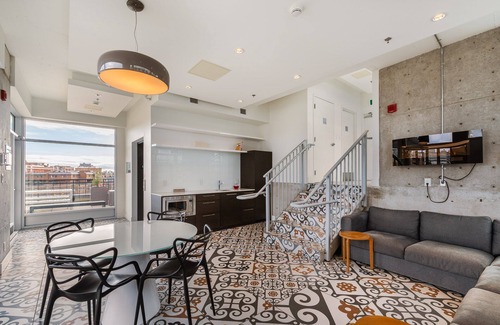 Downtown Victoria Apartment | This is the life! Waterfront studio version close to everything