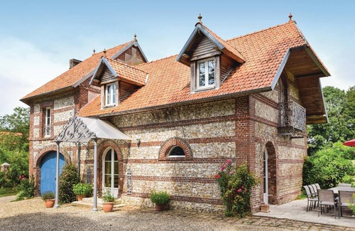 Ancourteville-sur-Hericourt House | This large cottage has an open fireplace.