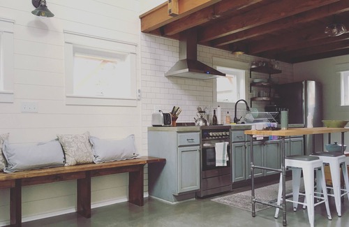 St. Johns Cottage | This light, bright cottage is located in St Johns in Portland