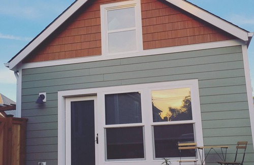 St. Johns Cottage | This light, bright cottage is located in St Johns in Portland