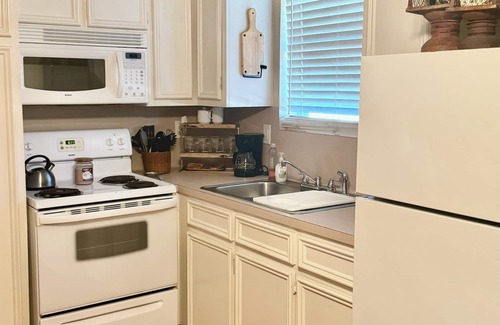 Madisonville Apartment | This little Nook, 1-bedroom apartment in delightful Madisonville with AC, WiFi.
