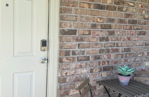 Madisonville Apartment | This little Nook, 1-bedroom apartment in delightful Madisonville with AC, WiFi.