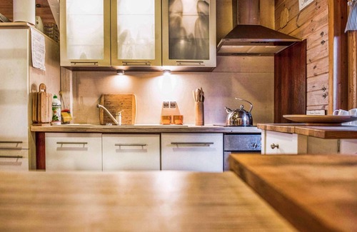 Szemud House | This lively cottage is located in the eastern interior of Poland just 200 meters from the lake.