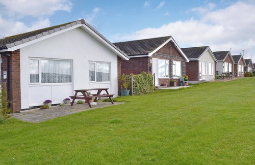 Muston Cottage | This lovely little bungalow makes for the perfect family holiday.