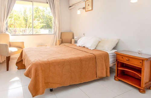 Carib Playa Apartment | This lovely vacation duplex with terrace is located in the residential complex Prima Vista in Las Ch