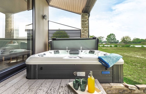 Sturminster Marshall House | This luxury lodge is contemporary in style, and light filled throughout.