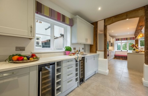 Pakenham House | This magnificent Grade II listed farmhouse dating from the 17th century sits proudly within 500 acre