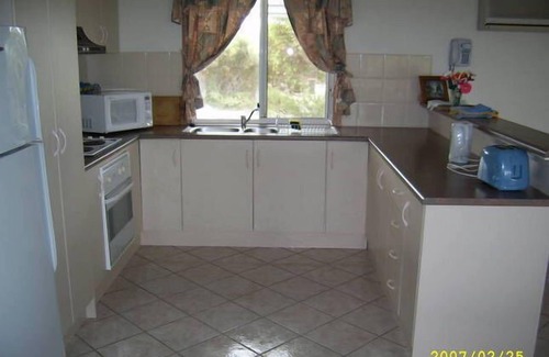Newland House | This modern 4-bedroom holiday home offers families and couples a great getaway.