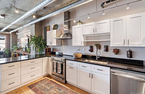 Addison Condo | this modern and sophisticated loft has spectacular city views