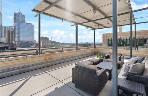 Addison Condo | this modern and sophisticated loft has spectacular city views
