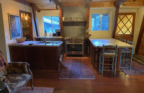 Frazier Park Villa | This mountain cabin is perfect for appreciating music and nature.