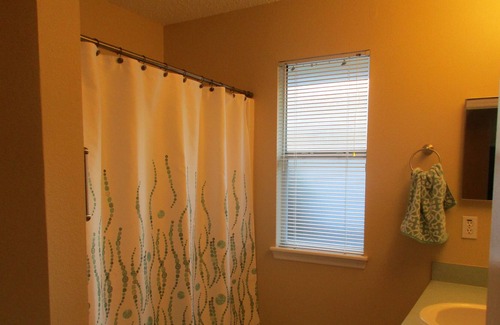 Mount Dora House | This Mt Dora home is ready for you! Fireplace/Front Porch Swing/Internet