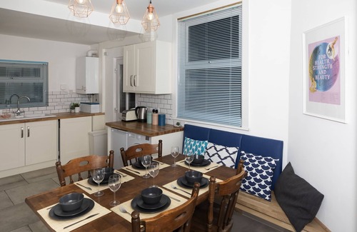 Sneinton House | This Pristine&Spacious 5bed secure home awaits you