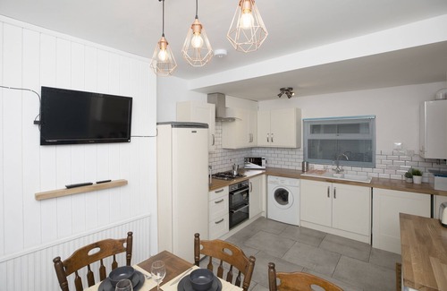 Sneinton House | This Pristine&Spacious 5bed secure home awaits you