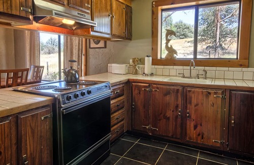 Mariposa Cottage | This quaint cottage is the perfect home base for your Yosemite trip.