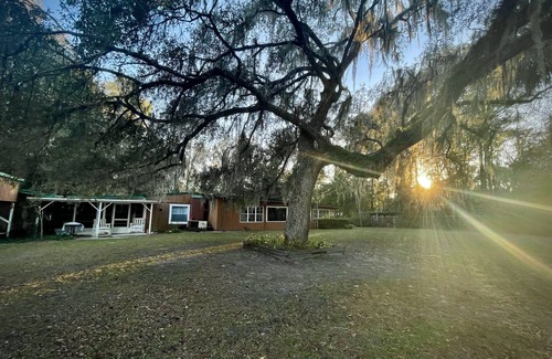 Chiefland House | This Retreat sits directly on the Suwannee River and is your getaway to Nature