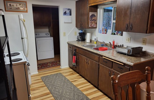 Packwood Cabin | This Rock-N-Roll Cabin Is Quaint and Super Fun!