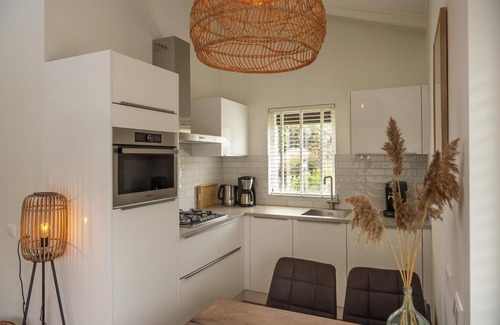 Ouddorp House | This romantic holiday home is located in the middle part of the quiet and green park Toekomst in the middle of the Kop van Goeree