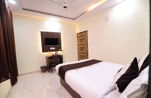 Kalyanpur House | This room features a spacious king-sized bed, designed for maximum comfort